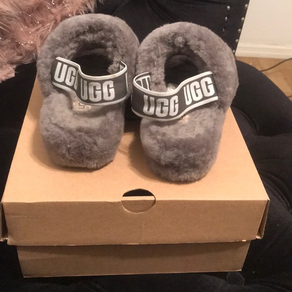 Women’s Fluffy Uggs Slide. - Picture 2 of 5